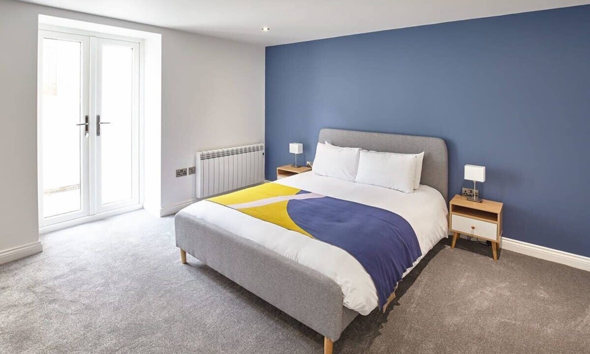 West Cliff Apartment | Host & Stay | The Royal Hideaway