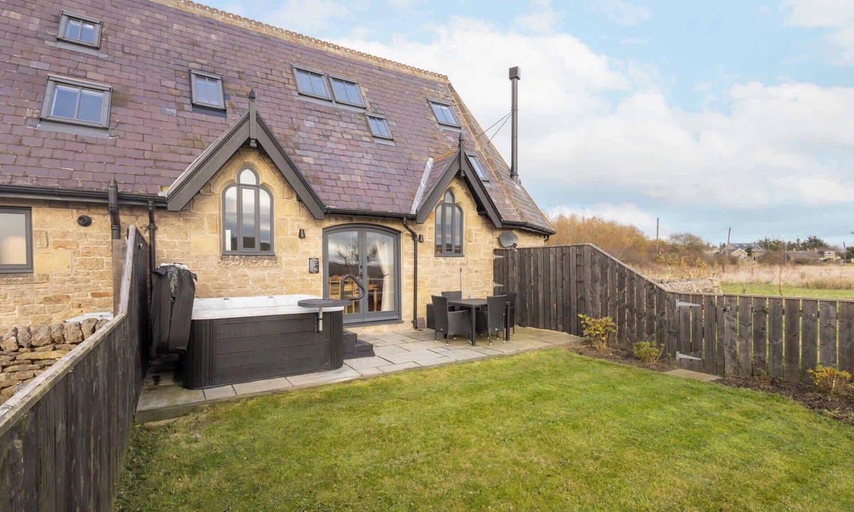 Hexham House | Host & Stay | The Tiny Chapel