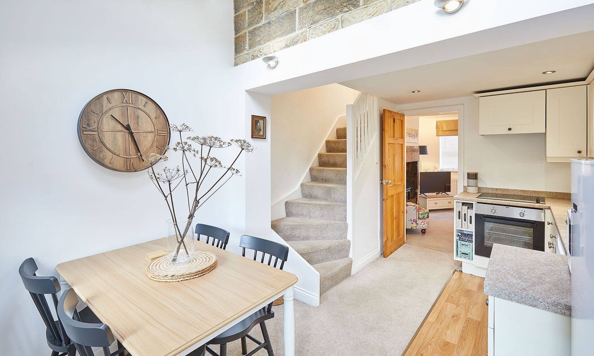 Great Ayton House | Host Stay Waterlily Cottage