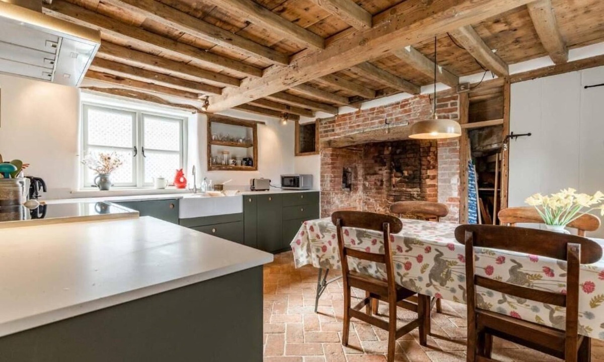 Salthouse Cottage | Host & Stay | White End