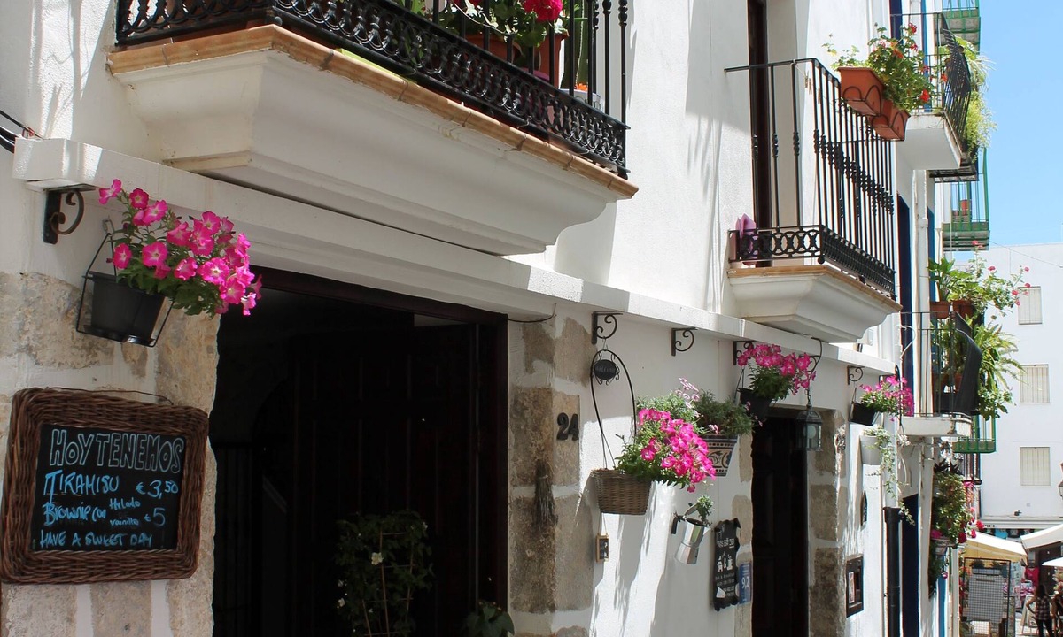 Peniscola Old Town Hostel | Hostal Dios Esta Bien