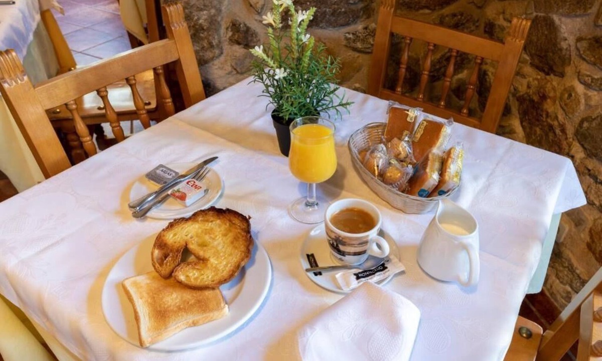 La Granja de San Ildefonso House | Hostal la Chata by Vivere Stays