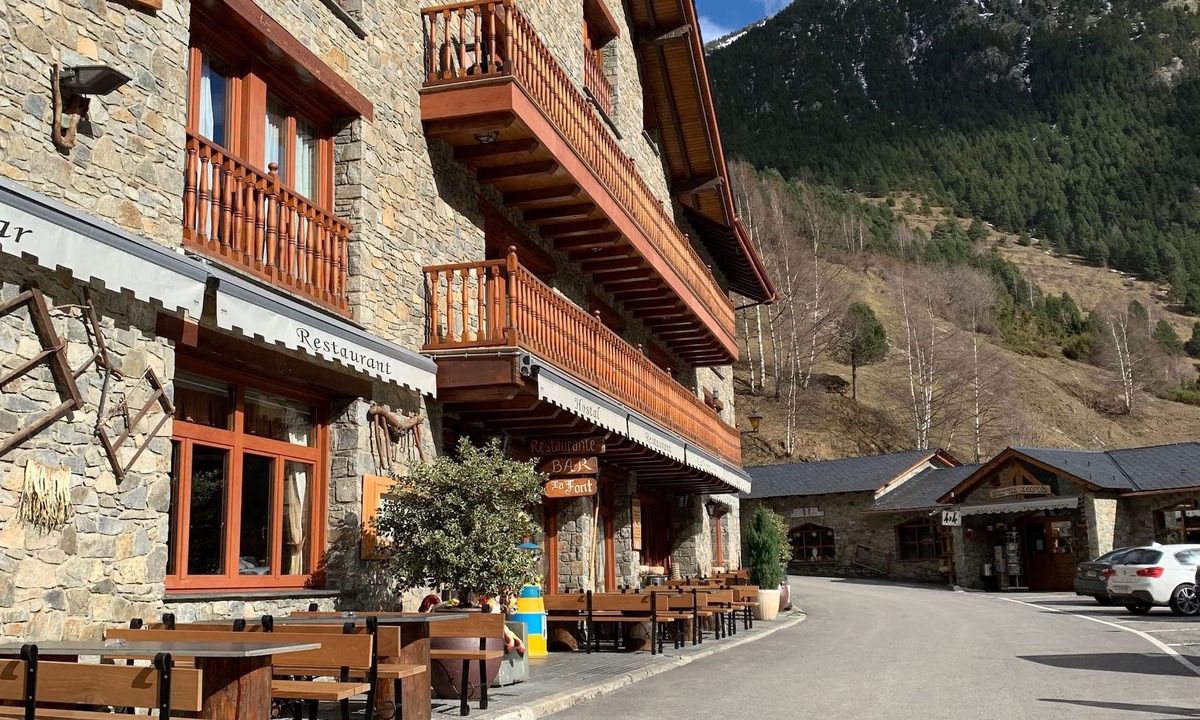 Os de Civis Hostel | Hostal La Font