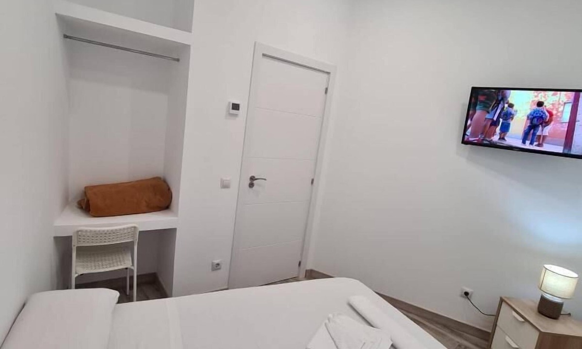 Torrejon de Ardoz Hostel | Hostal Las Fronteras