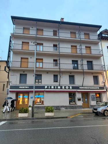 Ainsa-Sobrarbe House | Hostal Pirineos Ainsa