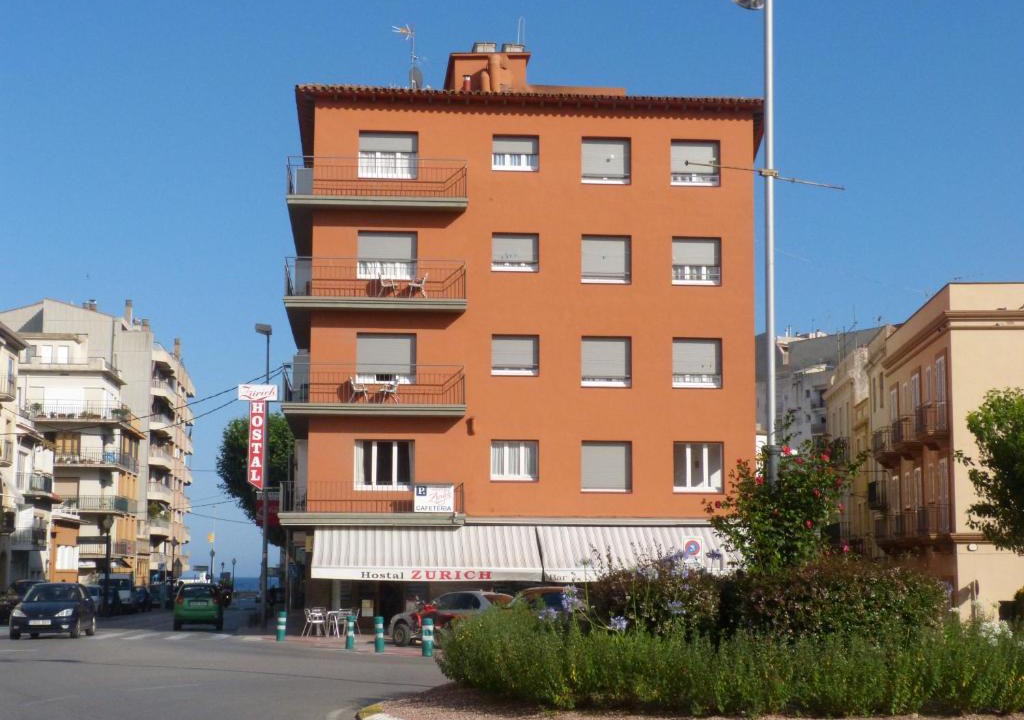Sant Feliu de Guixols Hostel | Hostal Zurich