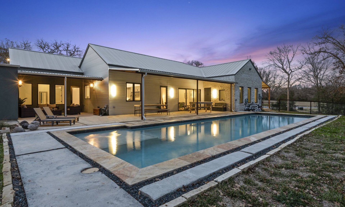 Wellborn House | Hosted by Kameron