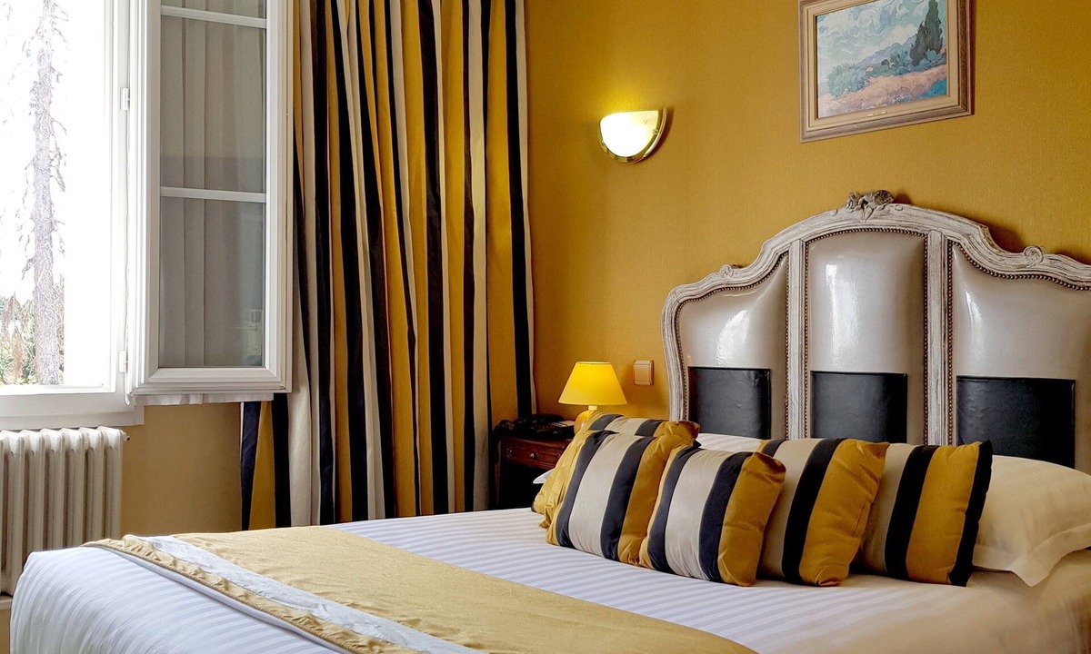 Sully-sur-Loire Hotel | Hostellerie du Grand Sully