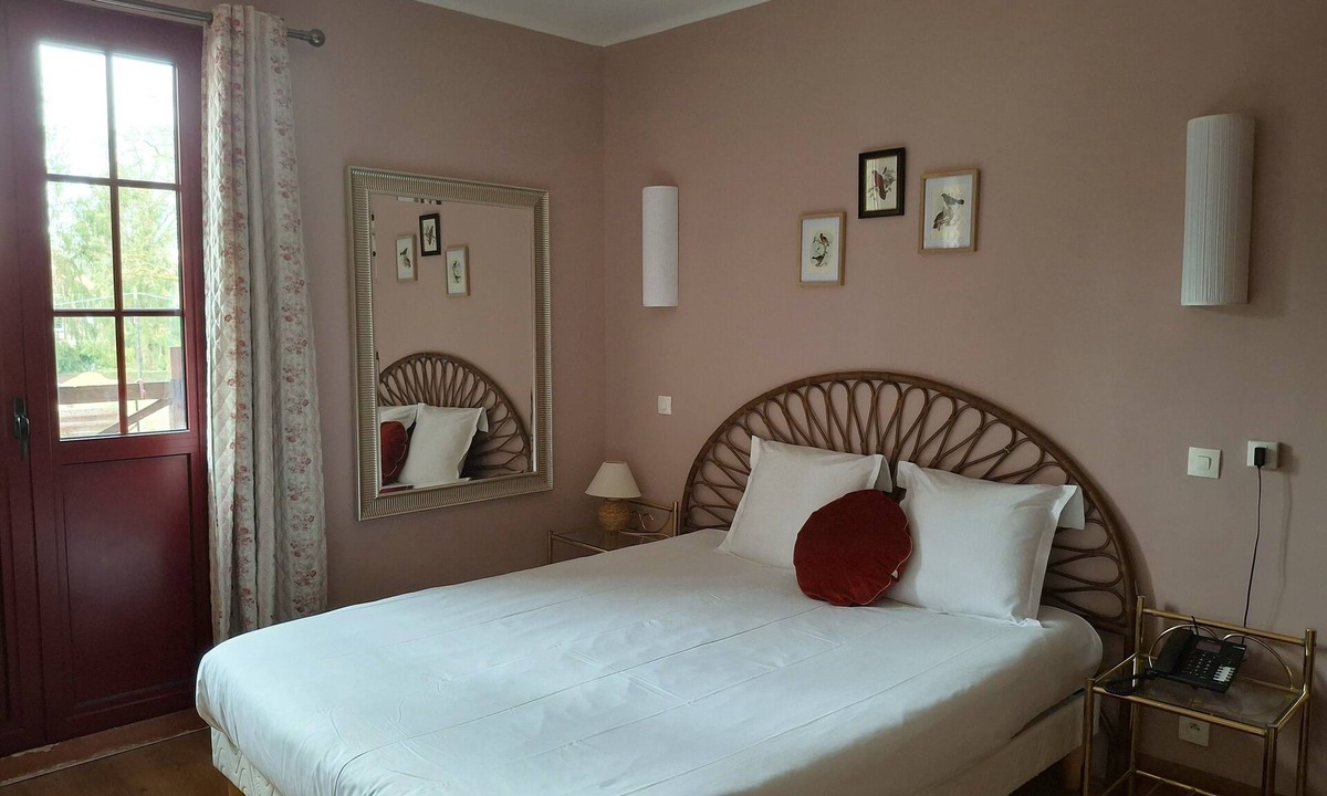 Lamorlaye Hotel | Hostellerie Du Lys - Hôtel & Restaurant