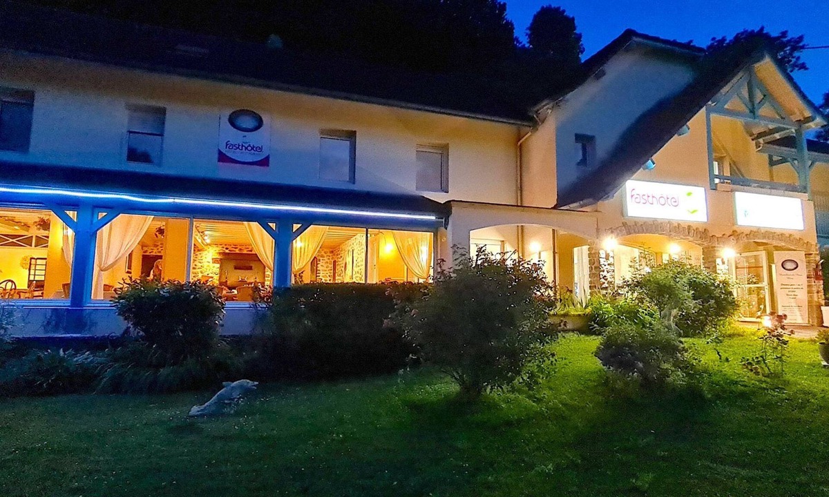 Lurbe-Saint-Christau Hotel | Hostellerie du paon blanc