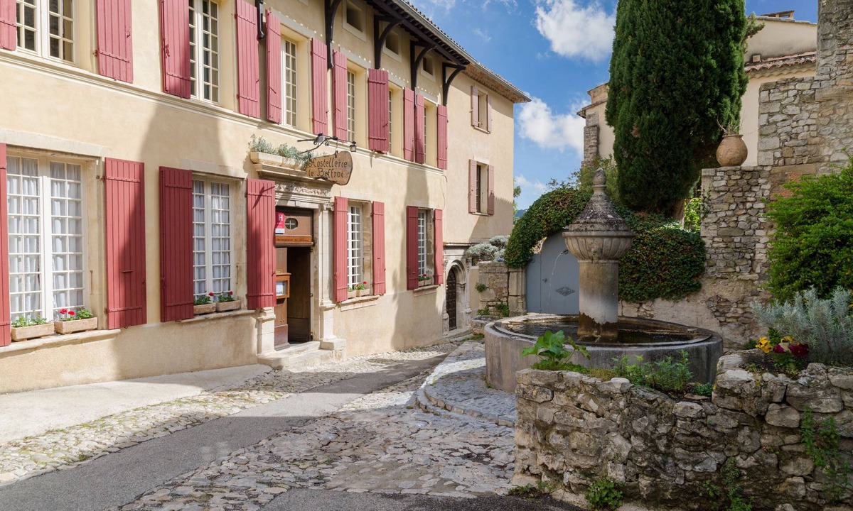Vaison-la-Romaine Hotel | Hostellerie Le Beffroi