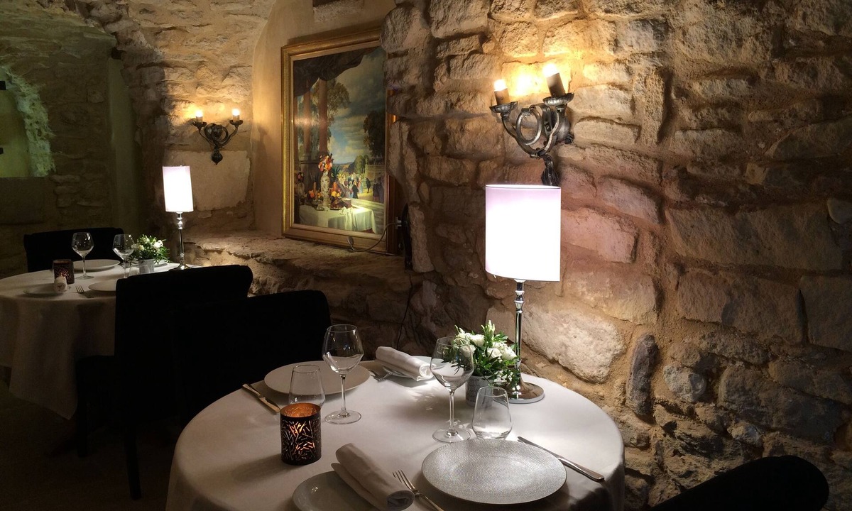 Menerbes Hotel | Hostellerie le Roy Soleil