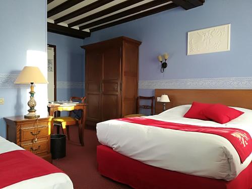 Creully Hotel | Hostellerie Saint Martin- Logis Hôtel et Restaurant