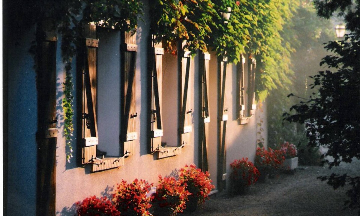 Replonges Hotel | Hostellerie Sarrasine