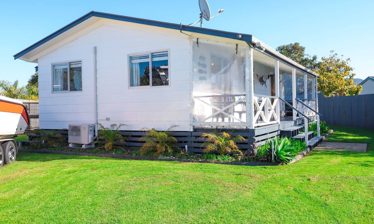 Whitianga House | Hosts on the Coast Marlin Cottage