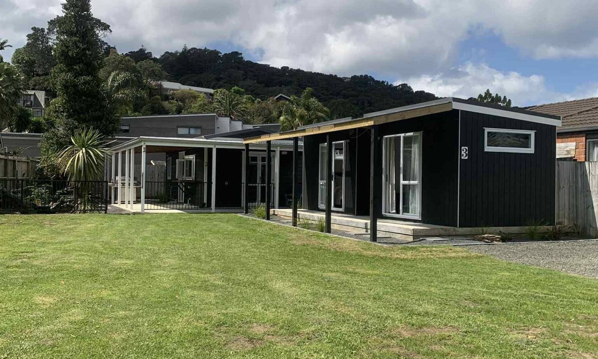 Whitianga House | Hosts on the Coast Pawprints Cabin