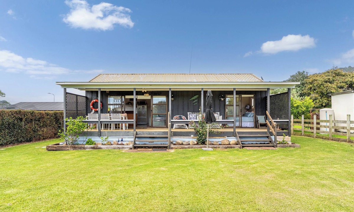 Hahei House | Hosts on the Coast Paws & Relax