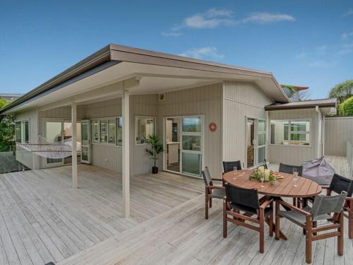 Whitianga House | Hosts on the Coast Puriri Pride