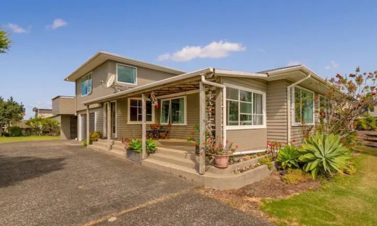 Whitianga House | Hosts on the Coast View to Mercury