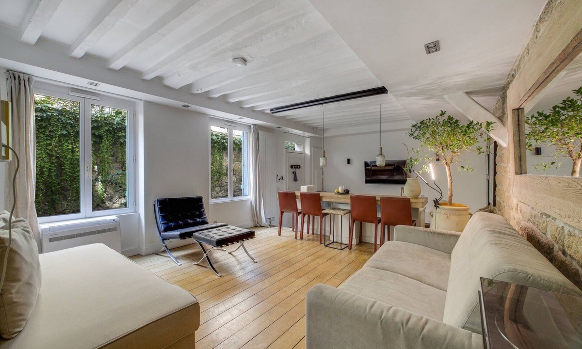 10th Arrondissement Apartment | Hot Hot Hot Loft Faubourg Saint-Denis