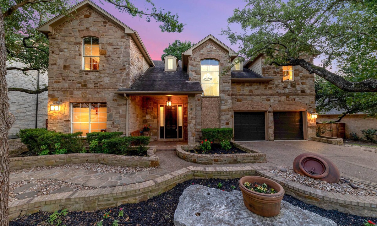 The Hielscher House | Hot Outdoor 8-personSpa, 5-bedroom house, Green belt