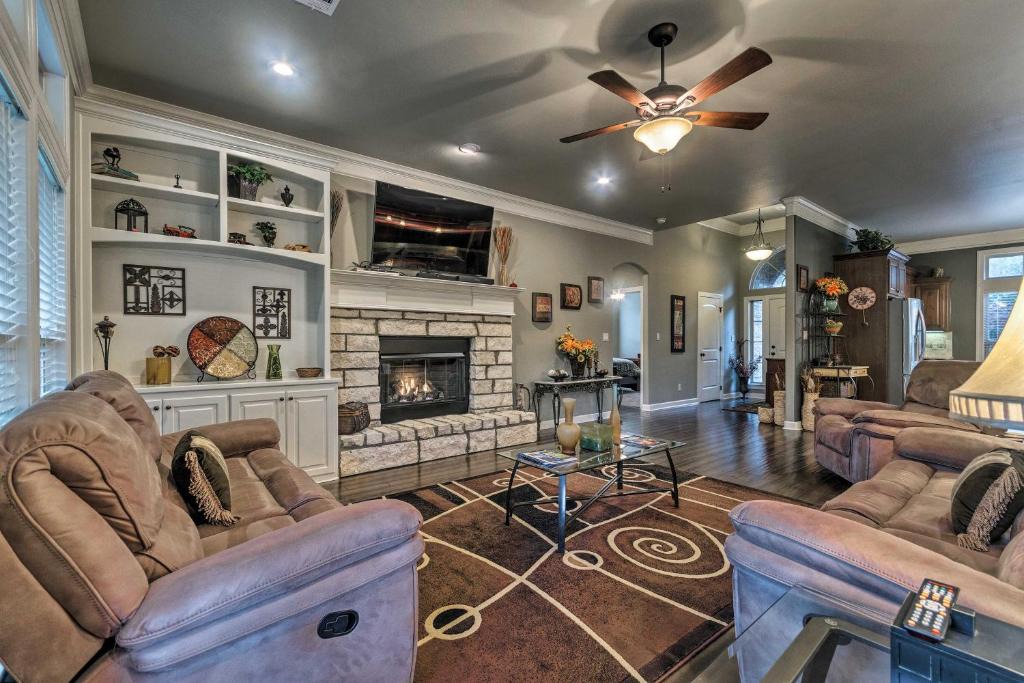 Hot Springs Village House | Hot Springs Family Home on Granada Golf Course!