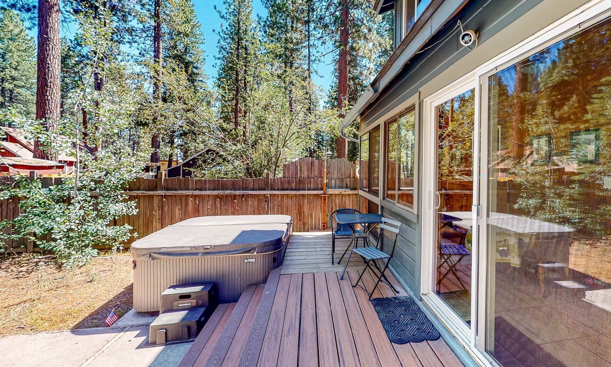 Kings Beach House | Hot Tub & Backyard - Walk 2 Blocks to Lake & Restaurants