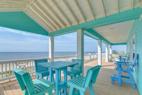 Gilchrist House | Hot Tub, Beach Access! Bay-View Gilchrist Retreat