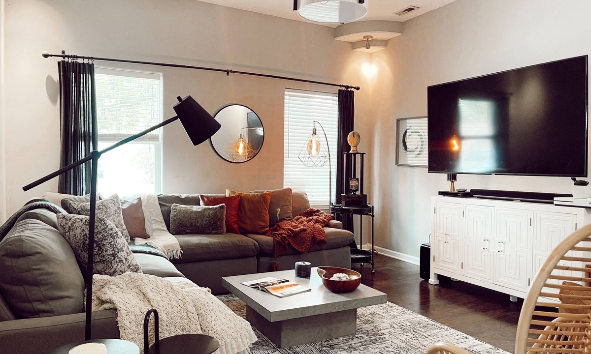 Windsor Park House | Hot Tub Beautiful Downtown Indy Home!