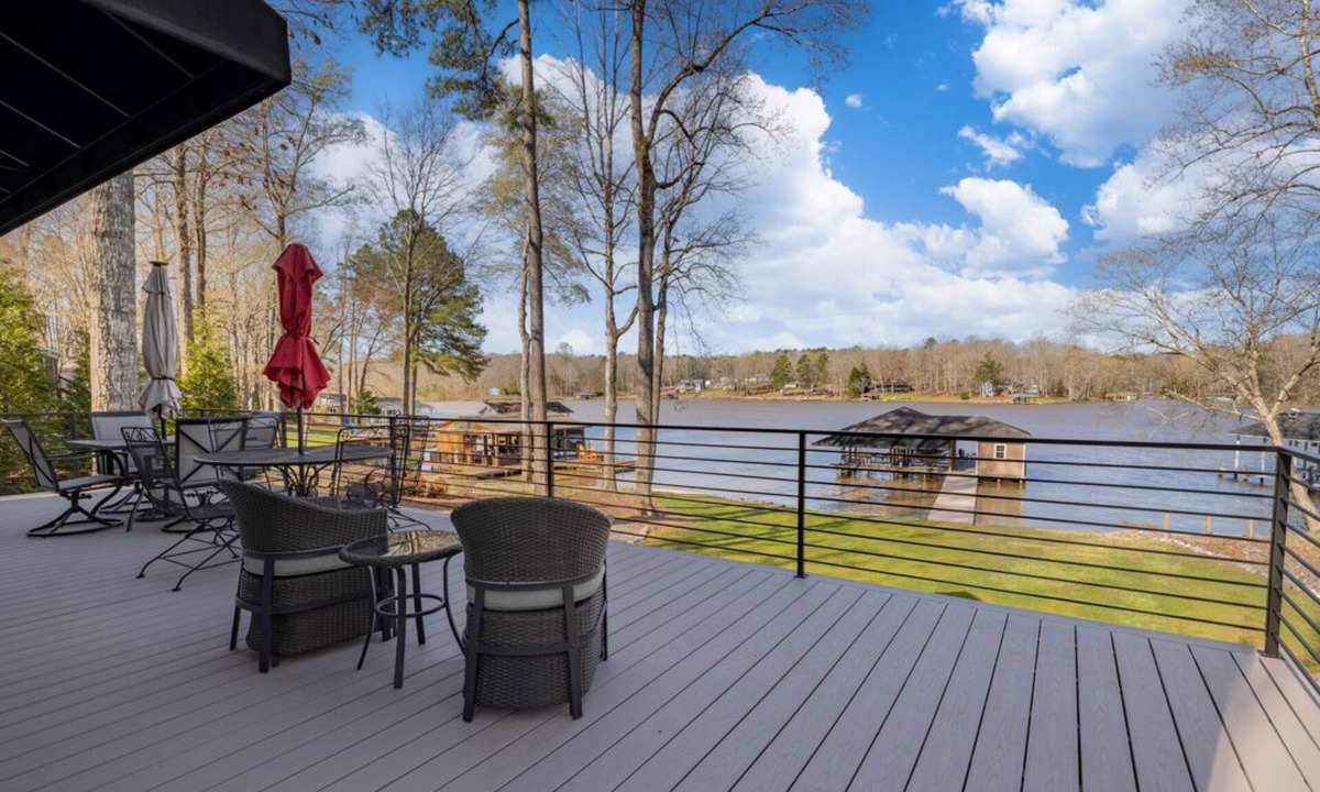 Wise House | Hot Tub, Boat Dock, Large Deck, Firepit, Tiki bar, Pool!