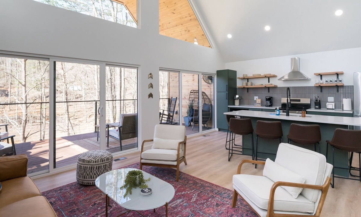 Laurelville Cabin | Hot Tub Cabin · Sleeps 6 · Fire Pit · Dogs OK