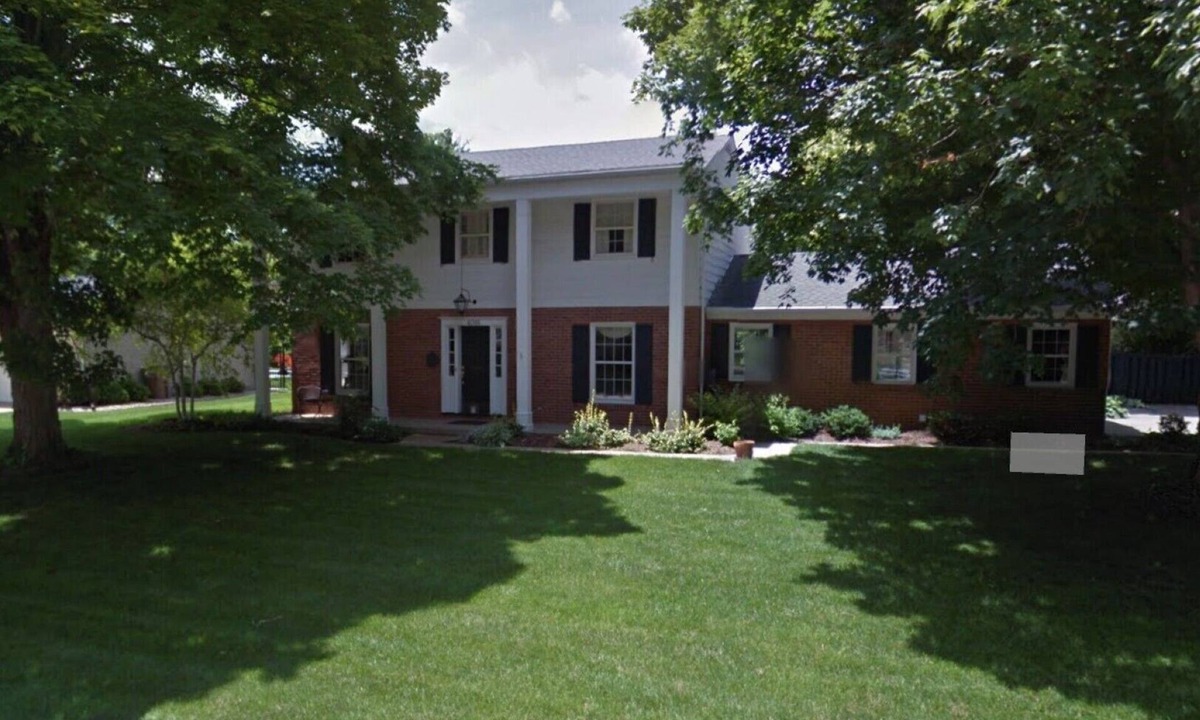 Columbus House | HOT TUB Columbus Indiana