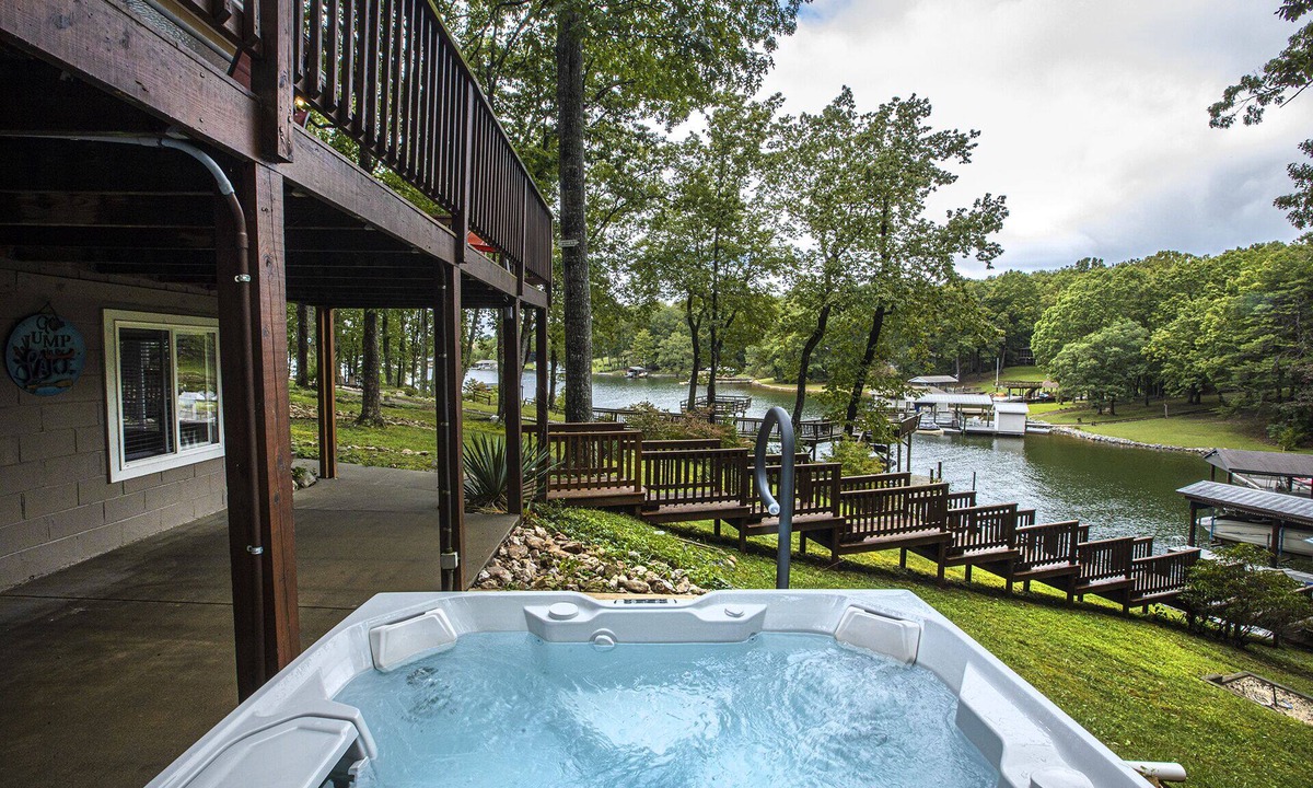 Huddleston House | Hot tub, Dock, Fire Pit, Dog Friendly, Golf,