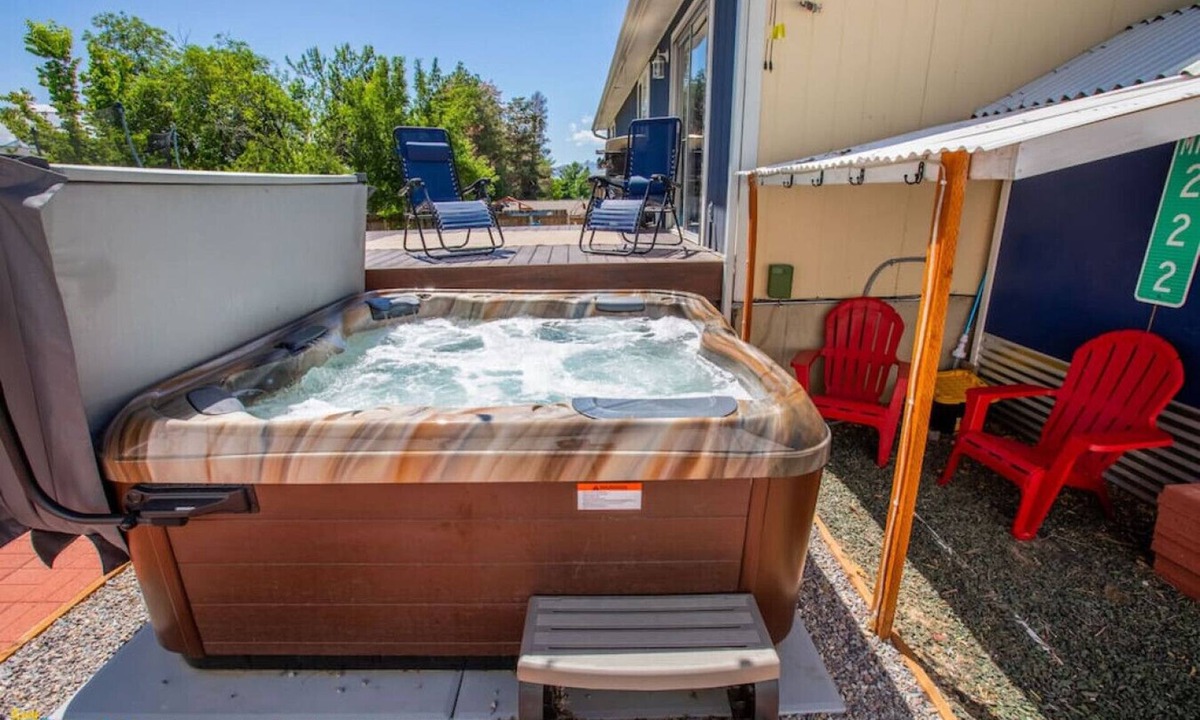 Sandy Apartment | Hot Tub|Family Getaway |Near to Ski Resorts