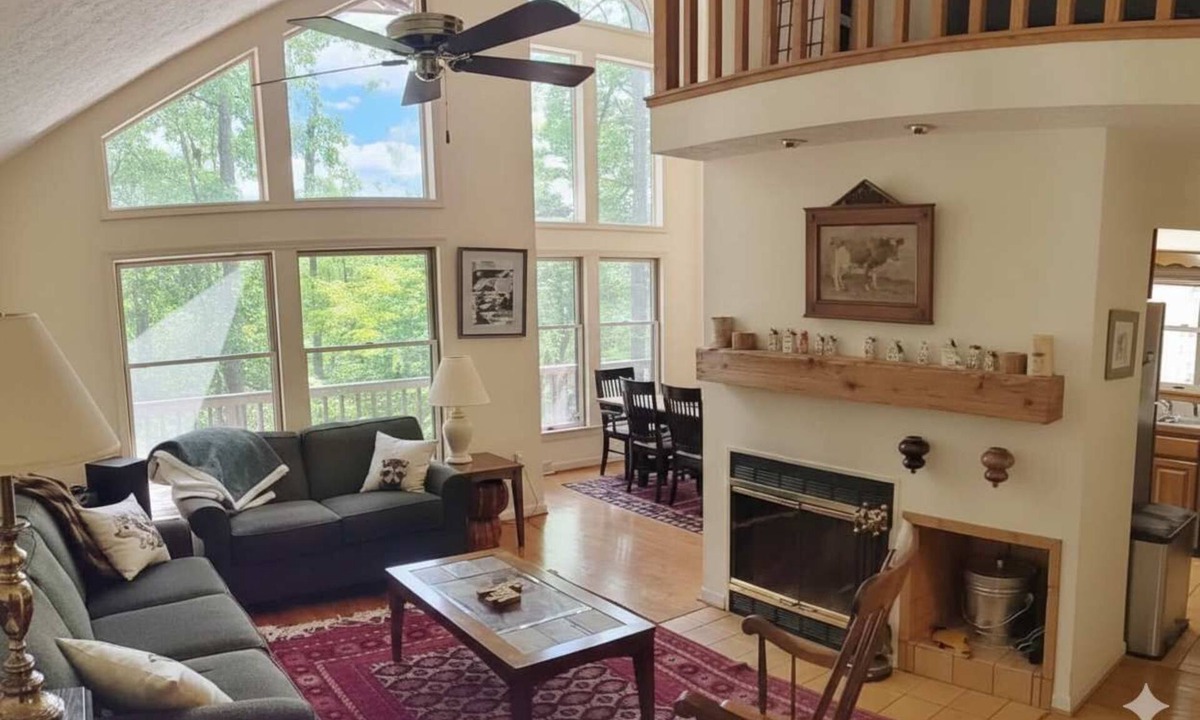Berkeley Springs Ski Chalet | Hot Tub, Fire Pit, Deck, Screened Porch & More
