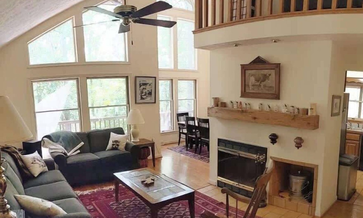 Berkeley Springs Cabin | Hot Tub, Fire Pit, Deck, Screened Porch & More