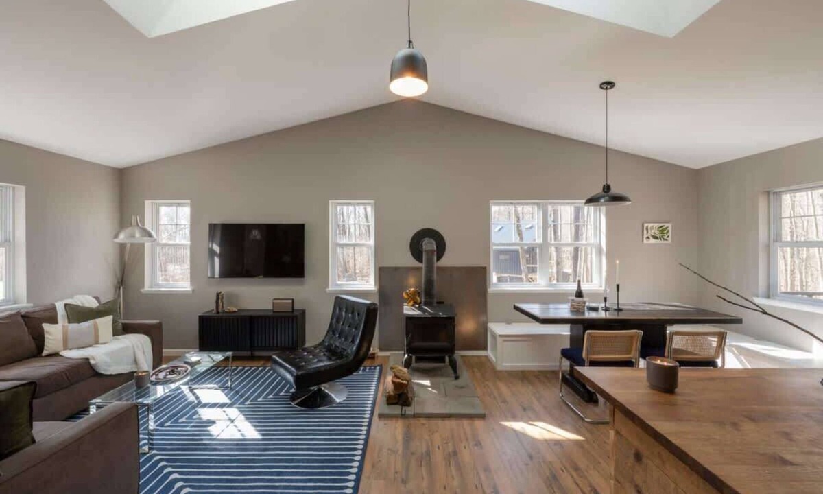 Roscoe House | Hot Tub, Fire Pit, 5 Acres | Cabin + Tiny House