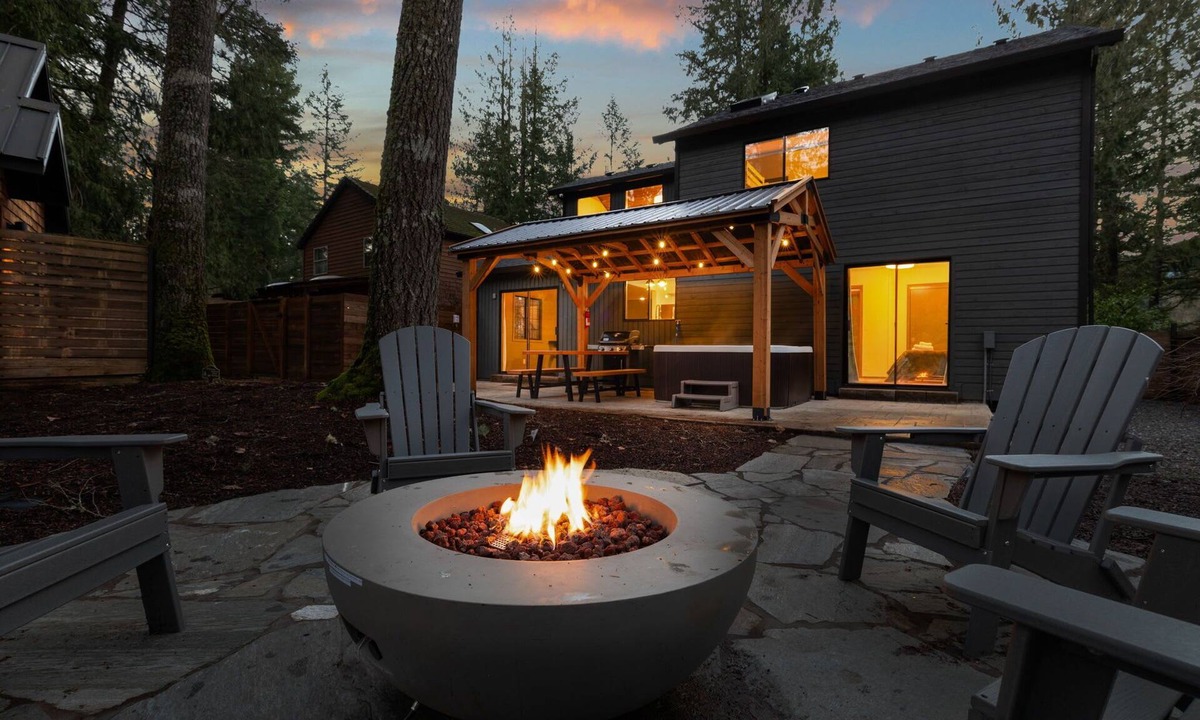 Brightwood House | Hot Tub Fire Pit Arcade Mt Hood Escape