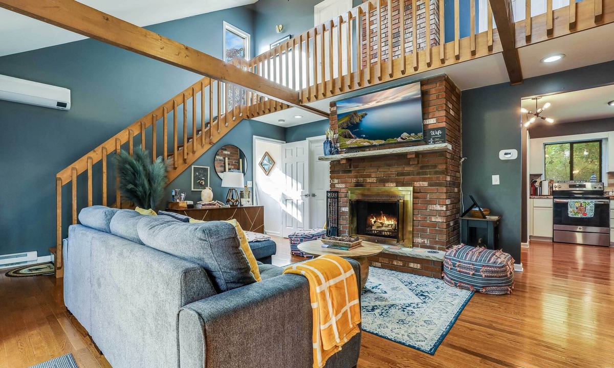 Long Pond Cabin | Hot Tub, Fire Pit & Barrel Sauna: Poconos Abode