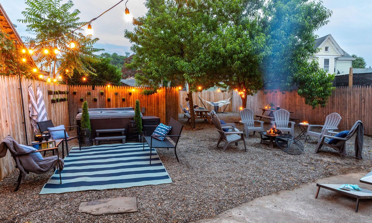 Kingston Apartment | Hot Tub - Fire Pit - BBQ - Hammock - Colonial