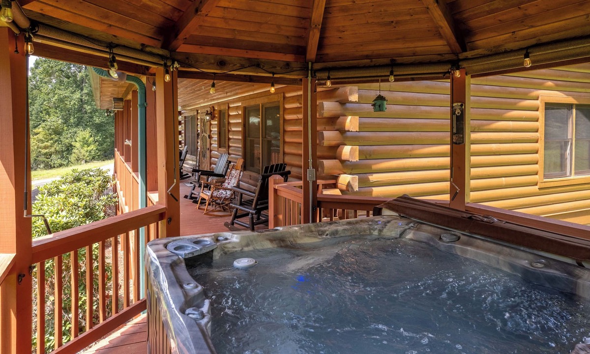 Qualla Cabin | Hot Tub - Fire Pit - Covered Porch