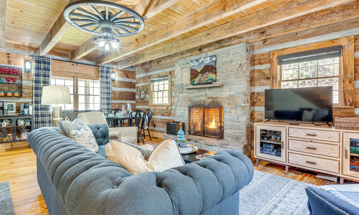 Cherokee Cottage | Hot Tub, Fire Pit & Creek Access: Whittier Cabin!