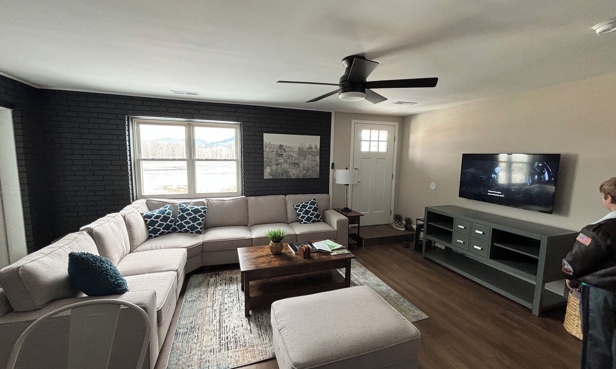 Clay City House | Hot Tub! Fire pit! Picnic area & Grill! View Hardwicks Creek Haven@RRG