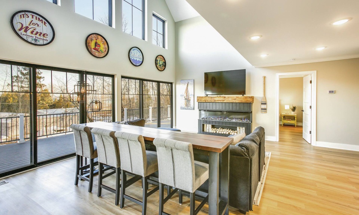Suttons Bay House | Hot Tub & Fire Pit: Suttons Bay Home Near Wineries