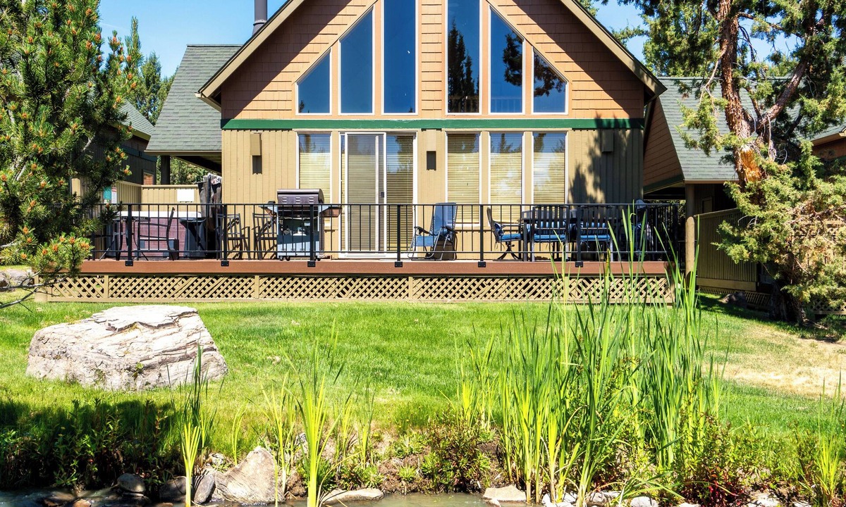 Redmond Cabin | Hot Tub, full resort access, Golf!