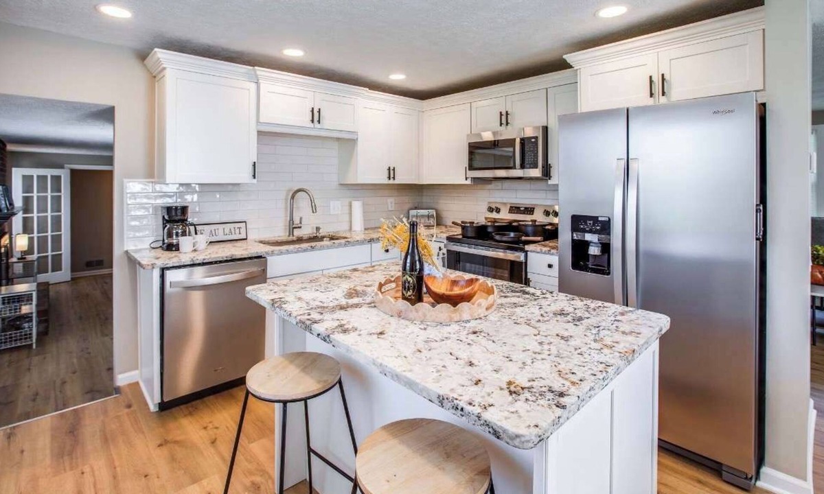 Rochester House | Hot Tub + Game Room | 5BR Retreat | Sleeps 16+