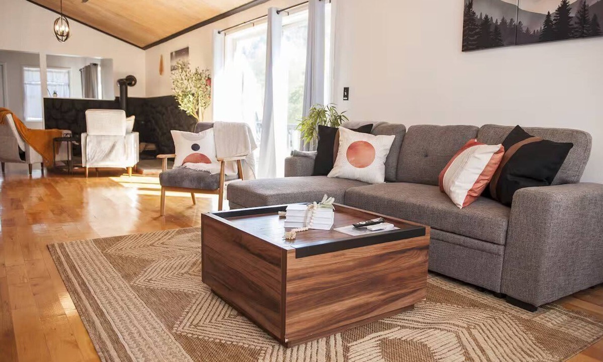 Town of Conesville House | Hot Tub + Game Room + Fire Pit | Black Creek Lodge