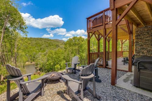 Elk Park House | Hot Tub & Game Room: Lakefront Cabin in Elk Park!