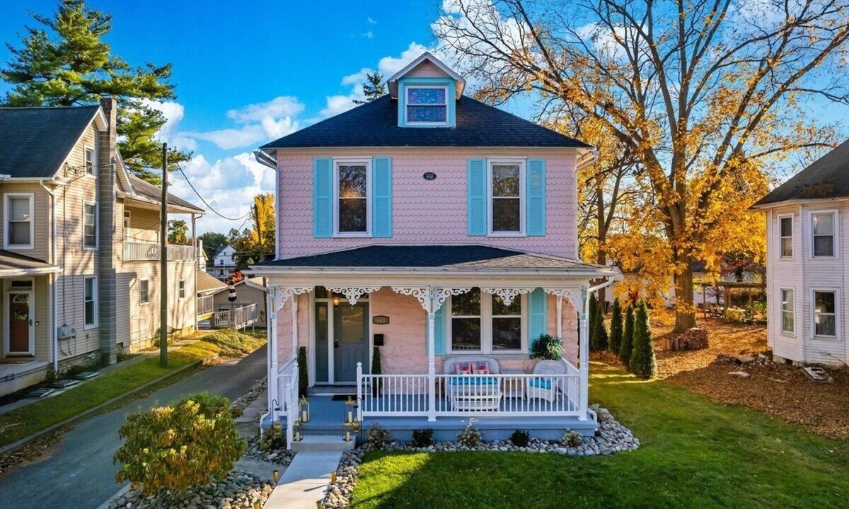 Annville House | Hot Tub, Game Room, Near Hershey, Candy Theme, Unique