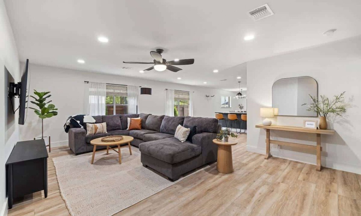 Cedar Park House | Hot Tub | Game Room | Sleeps 10 & Pets